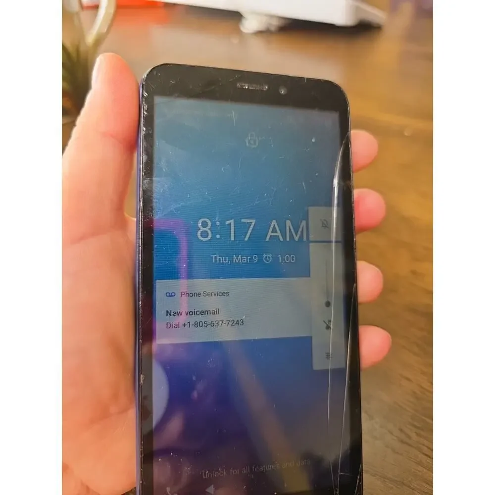 Wiko Voix Android Go Edition Smartphone‎ – Blue – Cracked Screen – Powers On